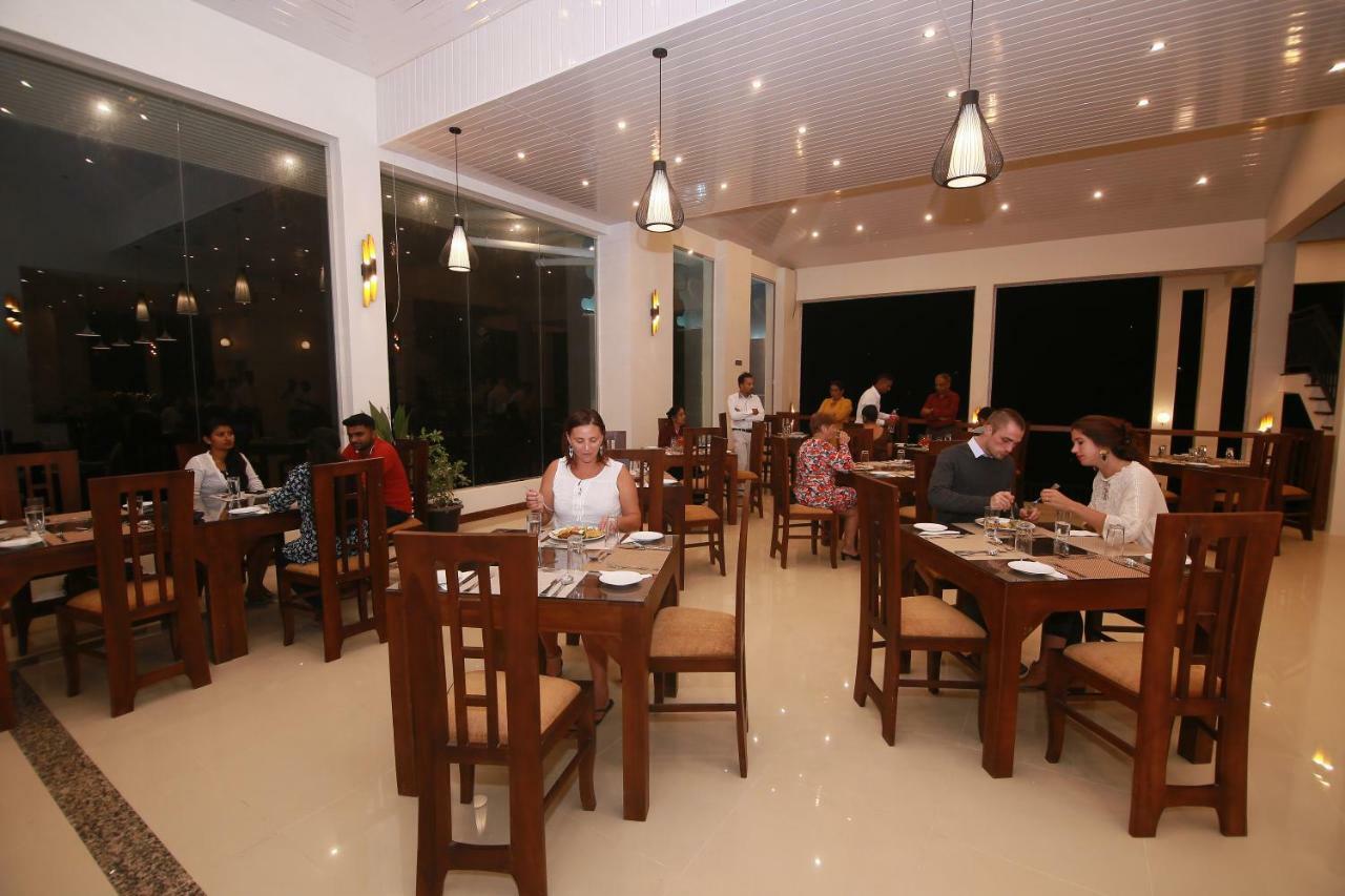 Rivendell Hotel كاندي المظهر الخارجي الصورة